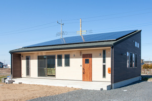 吹抜けでも暖かい　快適自然素材の家　でんき家計簿光熱費。茨城県で高性能な平屋の家なら鈴木建装