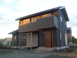 家族の安全を守る家づくり。茨城県水戸市で耐震や制震テープにこだわった注文住宅なら鈴木建装
